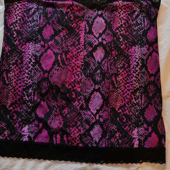 XL Ladies Camisole/tee shirt soft stretchy material. Like new, Fashion Bug - Picture 2 of 4